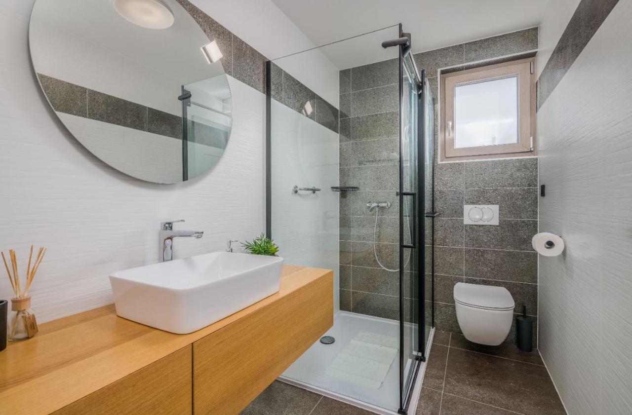 Villa Njivice Apartment Ema Eksteriør bilde