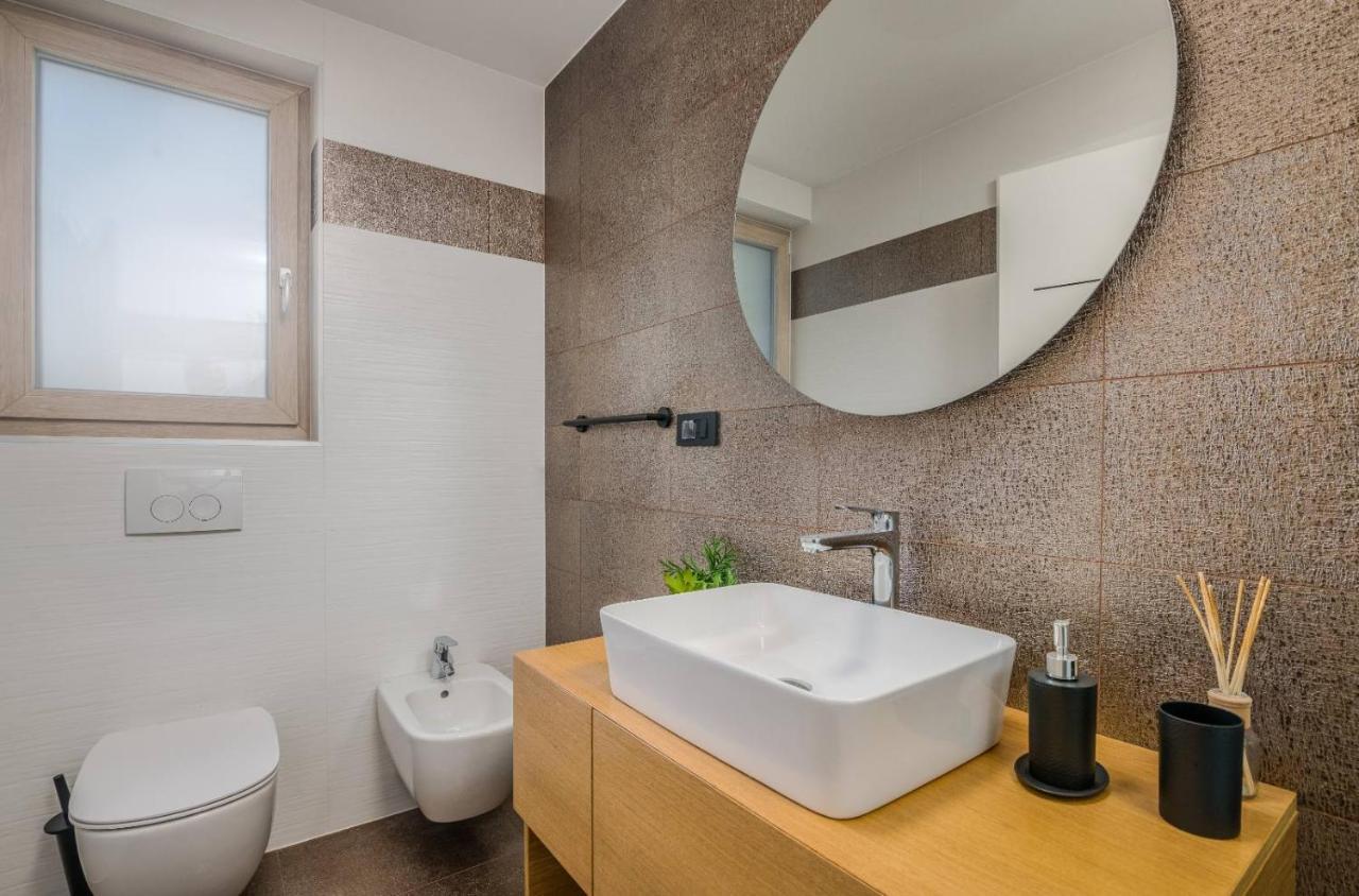Villa Njivice Apartment Ema Eksteriør bilde